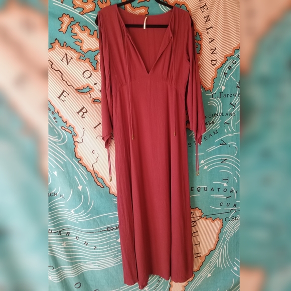 EUC Prettiest Thing Midi Dress in Dogwood - Picture 3 of 8